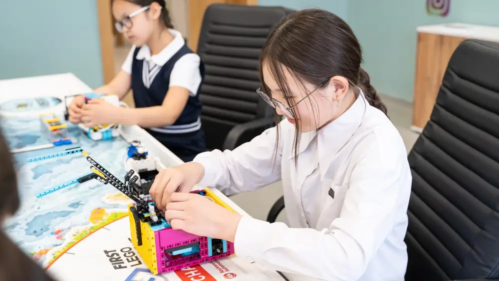 Почти 89 тысяч ученических мест введено за счет средств, изъятых у коррупционеров (6)