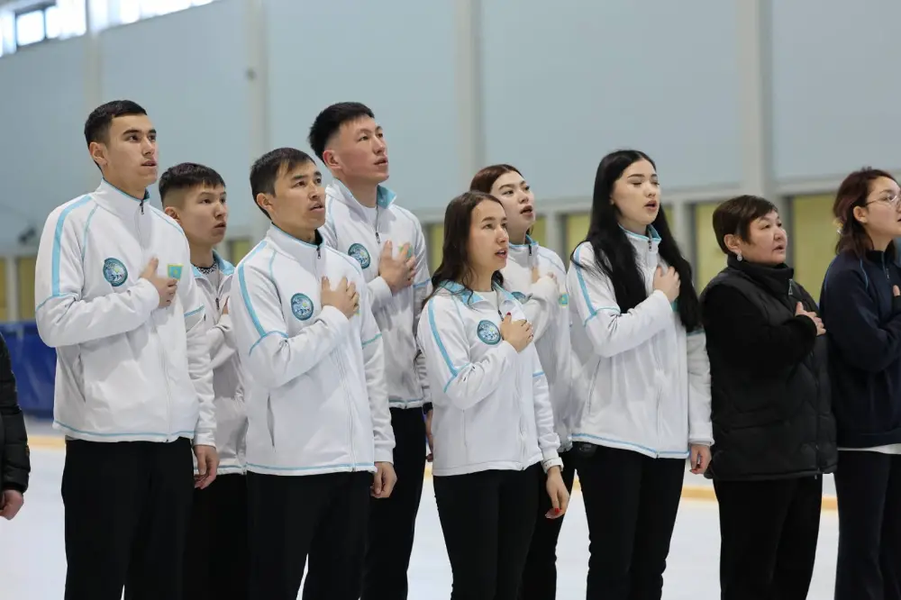 На льду Казахстана закружились чемпионы: смешанные команды завоевали медали в Астане {city2}