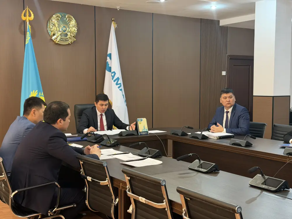 Граждане обсуждают насущные проблемы ЖКХ на встрече с вице-министром в общественной приёмной AMANAT {city2}