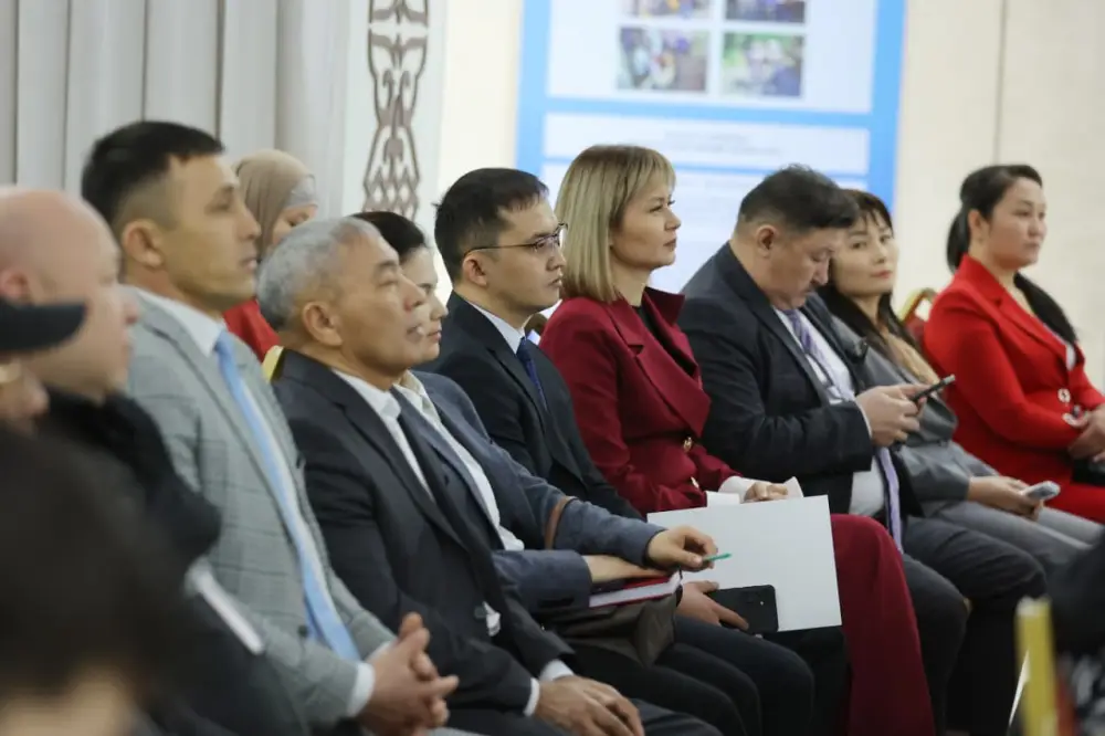 Ербол Карашукеев встретился с представителями НПО (7)