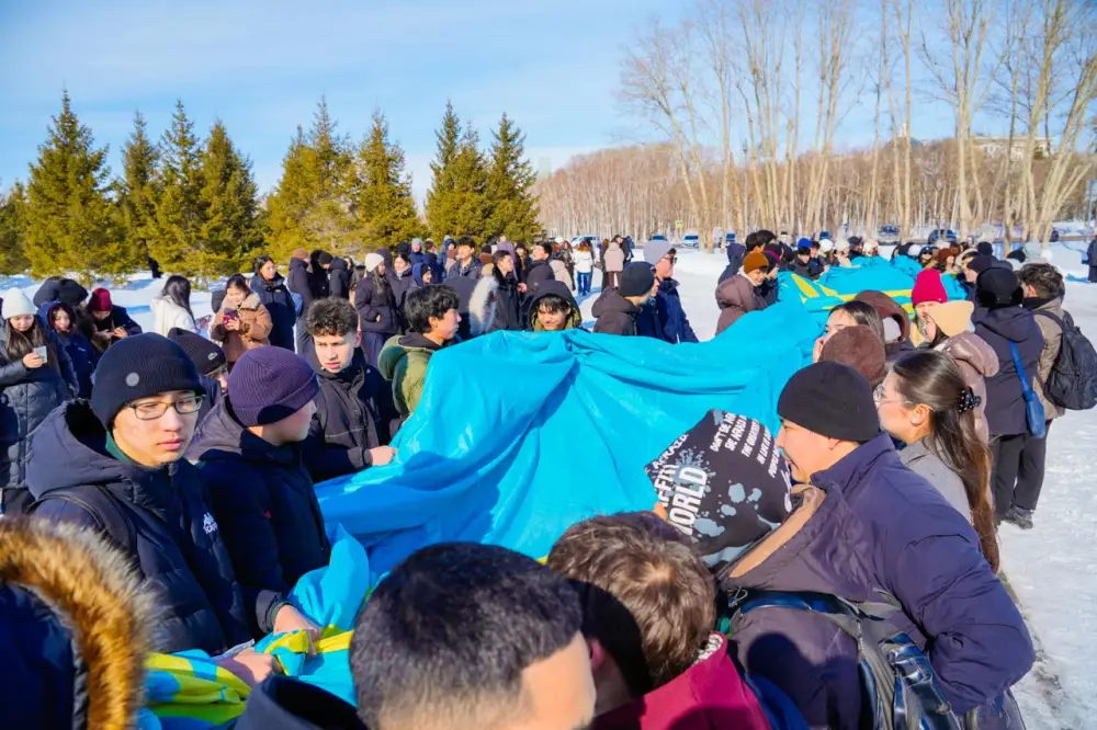 Более тысячи представителей молодежи поддержали новую Конституцию масштабной акцией (10)