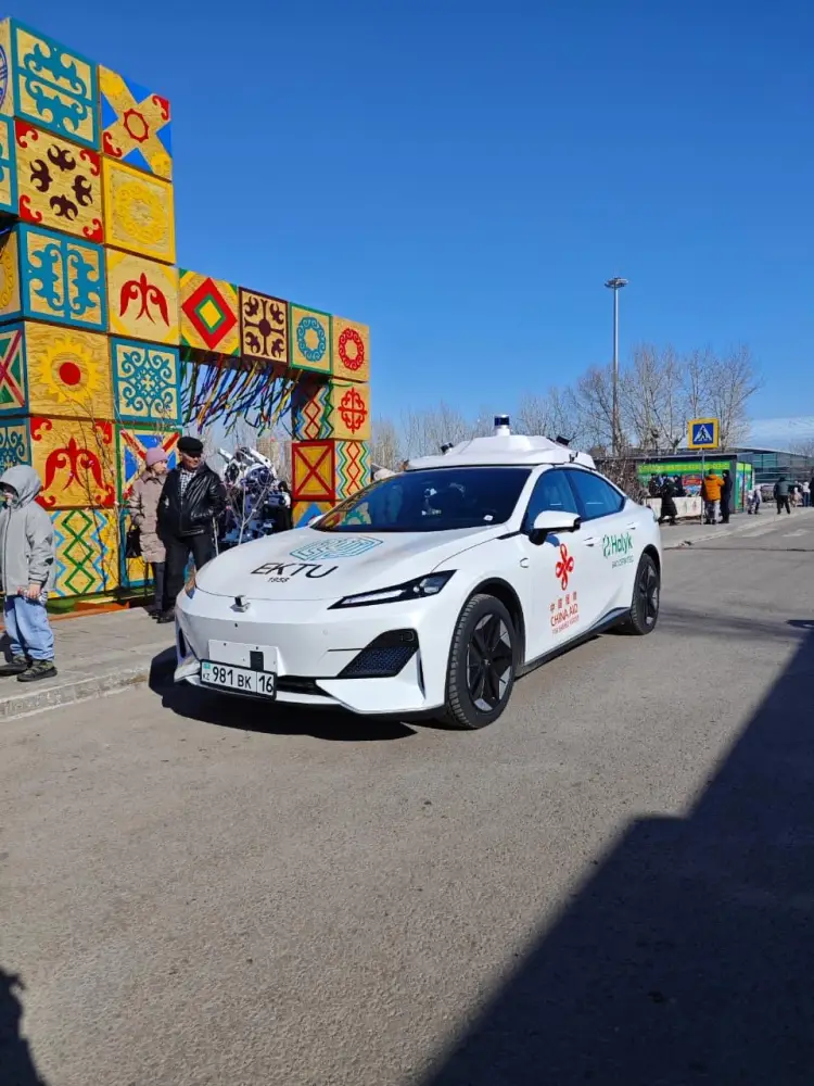 В Астане прошёл демонстрационный заезд беспилотного автомобиля в рамках празднования Наурыза {city2}