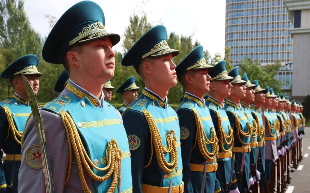 Военнослужащие продемонстрировали уважение к культурным традициям Казахстана на Дне национальной одежды {city2}