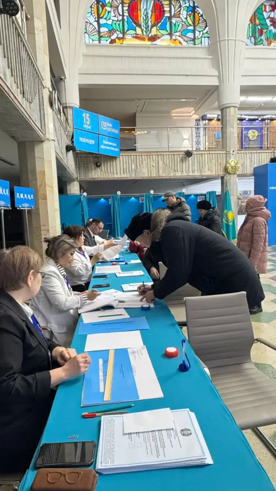 Астана: избирательные участки открылись для голосования на референдуме {city2}