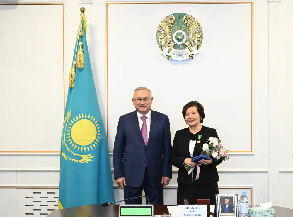 Бейбит Исабаев вручил ряду жетысуских граждан государственные награды (5)