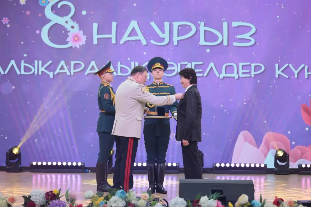 Награда для руководителя хора полиции ВКО {city2}