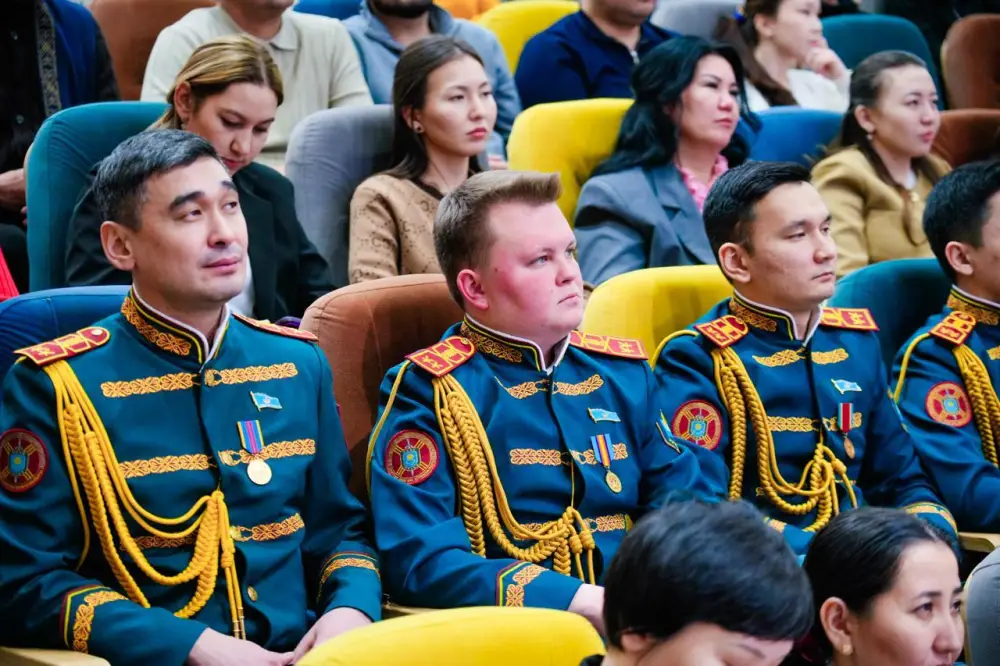 «Адал Азамат»: урок патриотизма провели для столичных школьников (8)