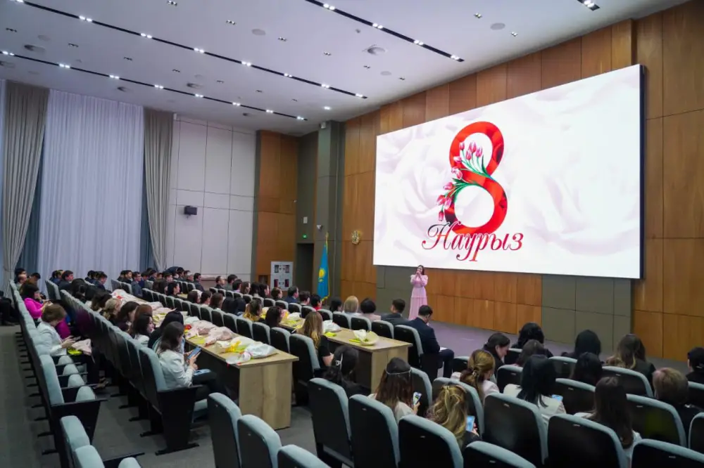 Поздравление женщин-госслужащих с Международным женским днем от Нуралхана Кушерова {city2}