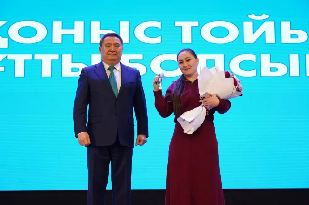 В Кокшетау вручили ключи от 125 квартир очередникам категории СУСН (6)