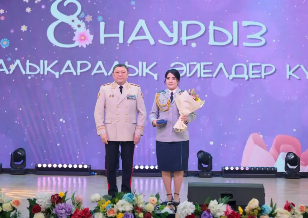 Награждение капитана полиции за спасение семьи от утечки угарного газа {city2}