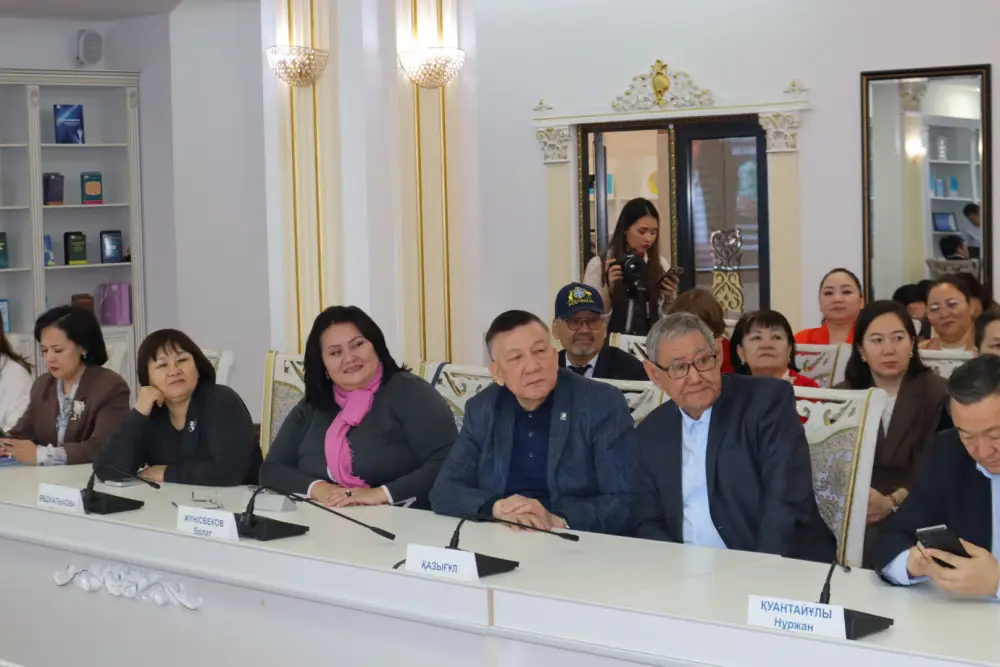 В столице состоялась презентация новых книг Амангельды Кеншиликулы (2)