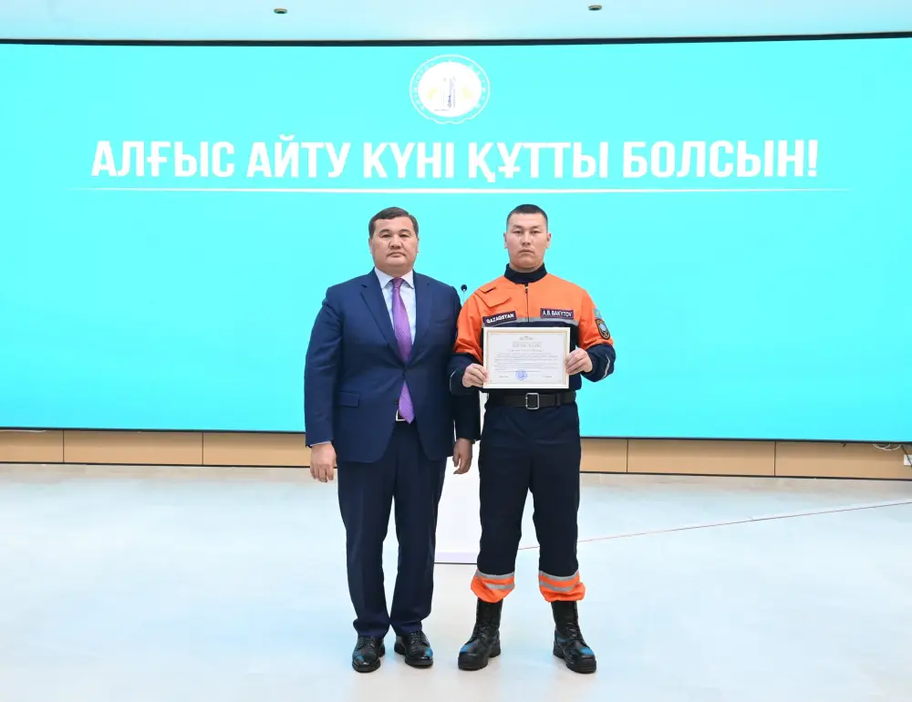 Глава региона наградил работников ряда сфер в честь Дня благодарности (6)