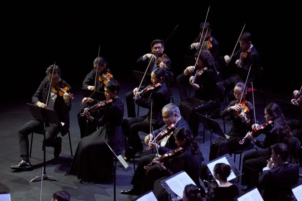 Концерт Сагадата Омаргазина и Давиде Алонья в Қазақконцерте {city2}