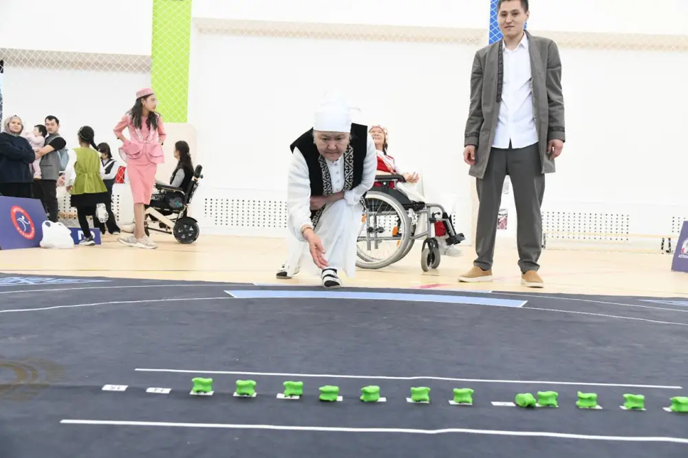 В столице провели инклюзивный турнир по национальной игре асық ату (8)