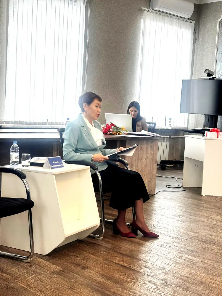 Презентация альбома о женщинах в госслужбе: шаг к повышению роли женщин-руководителей в управлении {city2}