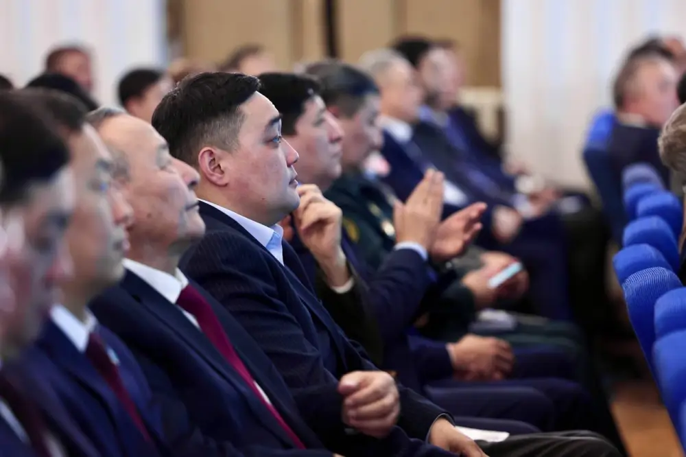 Поддержка новой Конституции в области Абай: шаг к социальной справедливости и модернизации {city2}