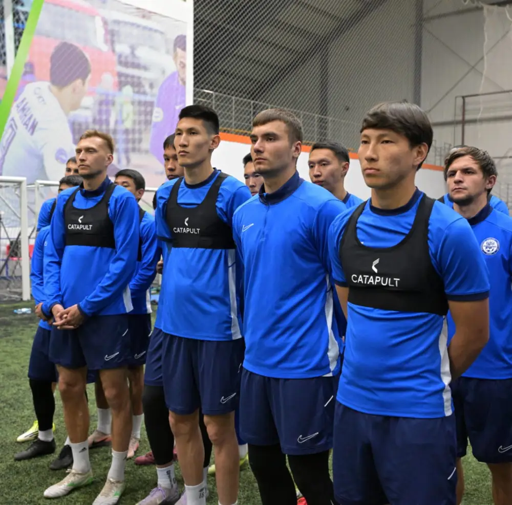 Аким области Асаин Байханов встретился с игроками и тренерским штабом ФК «Иртыш», поздравив команду с началом нового сезона в Премьер-лиге Казахстана (3)