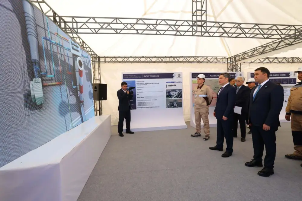 Олжас Бектенов проверил реализацию поручений Президента по строительству электростанции в Туркестанской области (4)