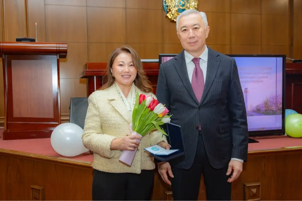 Торжественное собрание в МНЭ ко Дню женщин {city2}