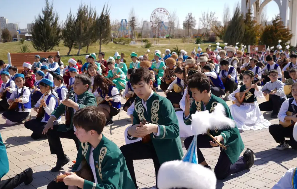 Полмиллиона казахстанских детей одновременно исполнили известные народные кюи (6)