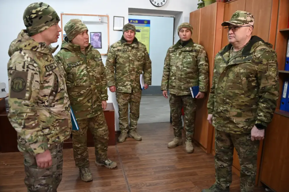 Замминистра обороны проинспектировал гарнизоны Алматинской области: акцент на условиях службы и поддержке военнослужащих (5)