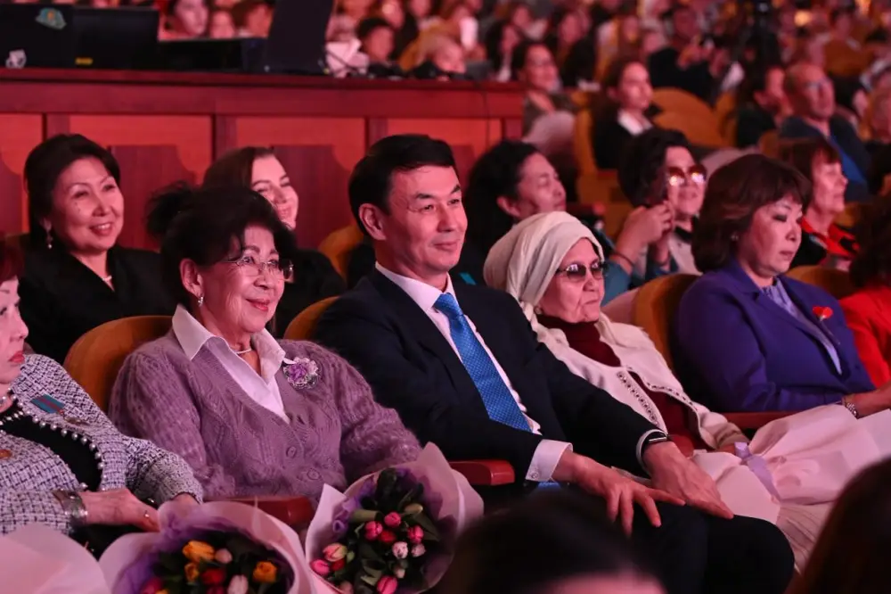 В Алматы прошел праздничный концерт «Әлемнің жарығы» к 8 Марта (4)