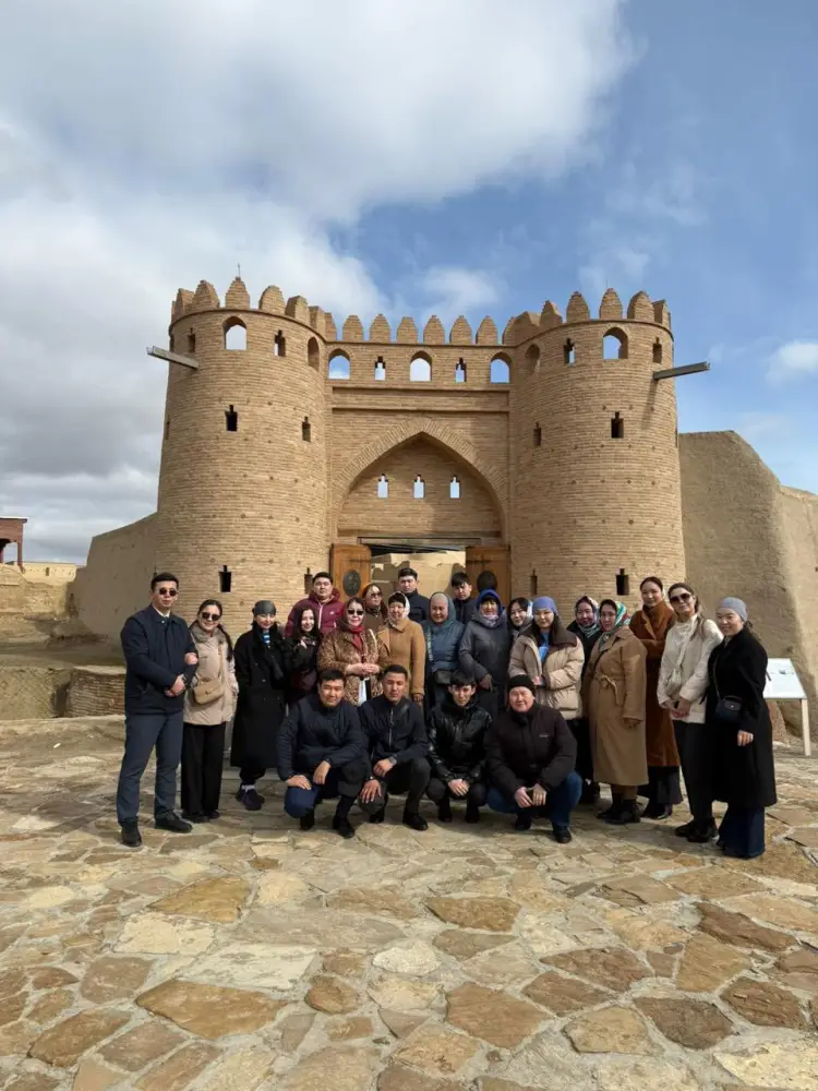 ЧИТАТЕЛЬСКИЙ КЛУБ ГОССЛУЖАЩИХ ТУРКЕСТАНСКОЙ ОБЛАСТИ СОВЕРШИЛ ДУХОВНУЮ ПОЕЗДКУ В ОТРАРСКИЙ РАЙОН И ОБСУДИЛ ОЧЕРЕДНУЮ КНИГУ {city2}