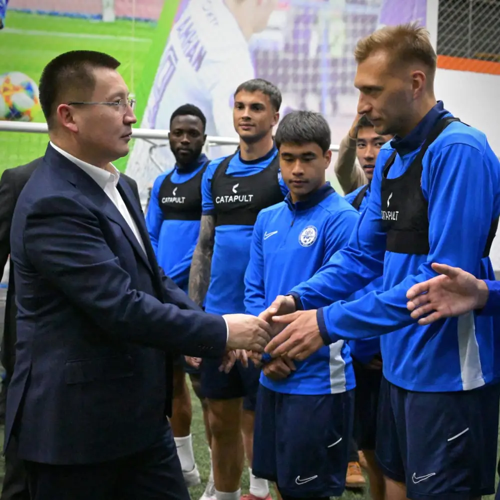 Аким области Асаин Байханов отметил международное значение возвращения ФК «Иртыш» в Премьер-лигу Казахстана {city2}