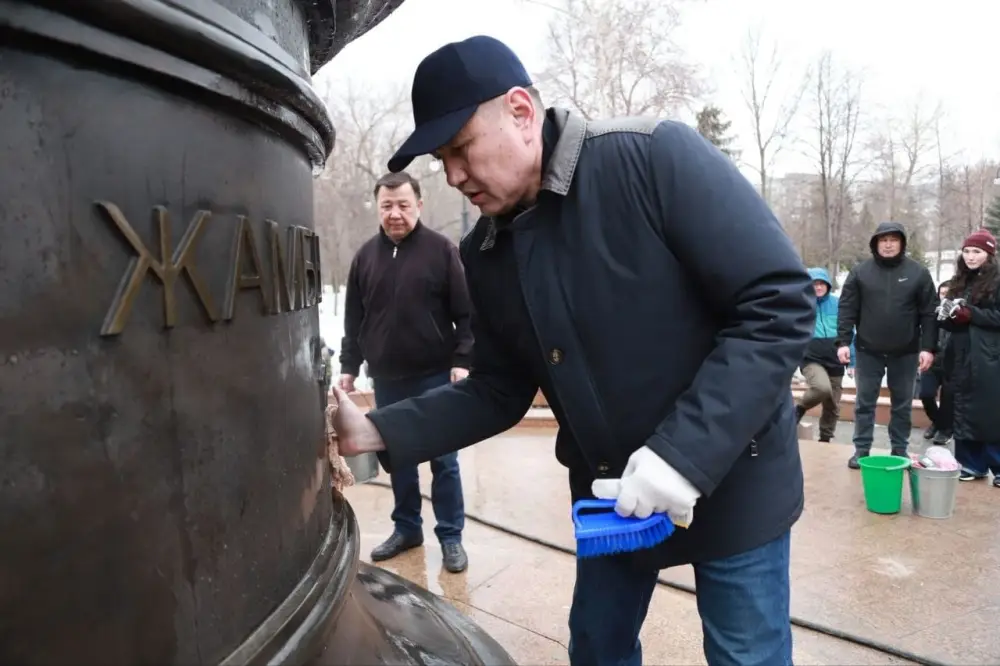 Сообщество Усть-Каменогорска объединилось для очистки парка имени Жамбыла Жабаева {city2}