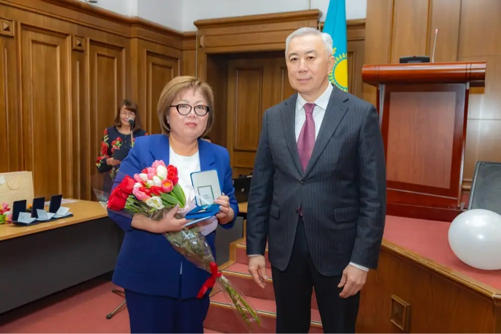 В МНЭ состоялось торжественное собрание, посвященное Международному женскому дню (2)