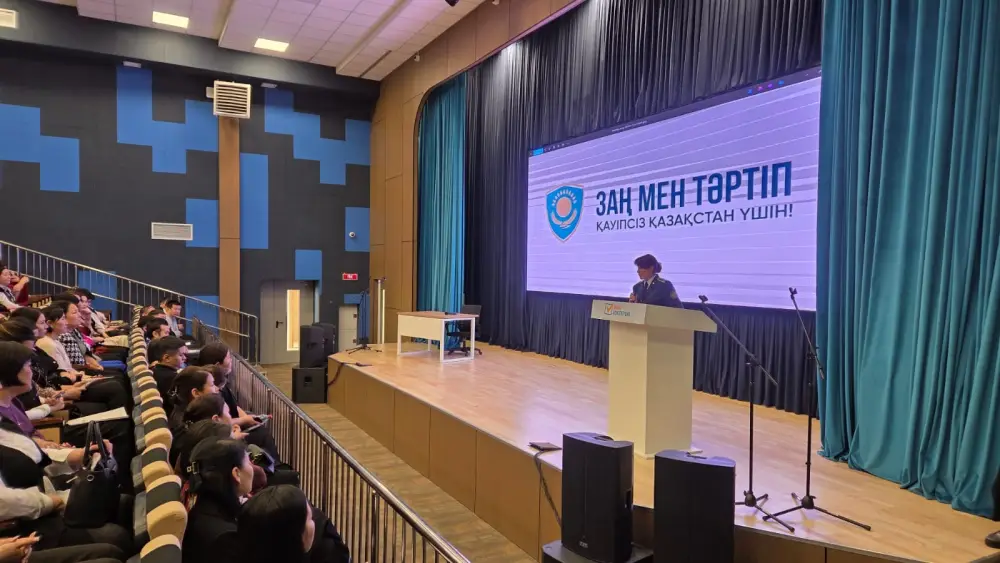 Обучение педагогов в школе №115: предотвращение мошенничества как ключ к безопасности учеников {city2}