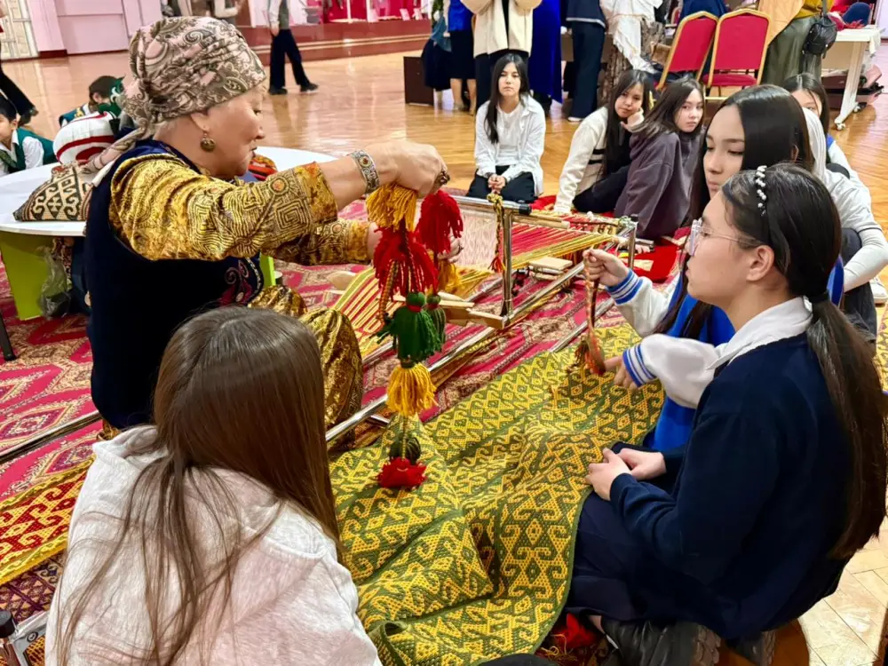 В Национальном центральном музее ко Дню «Шаңырақ» представили традиции казахского ремесла {city2}