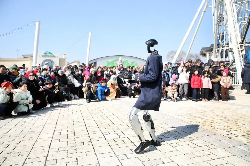 «Көктөбедегі Көрісу»: алматинцев поздравили с Днём Көрісу звуковые дроны и роботы (4)