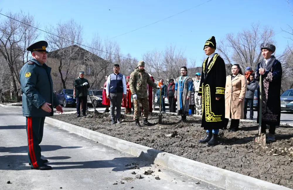 Экологическая акция в гарнизонах высадка деревьев благоустройство территорий Жаңару күні {city2}