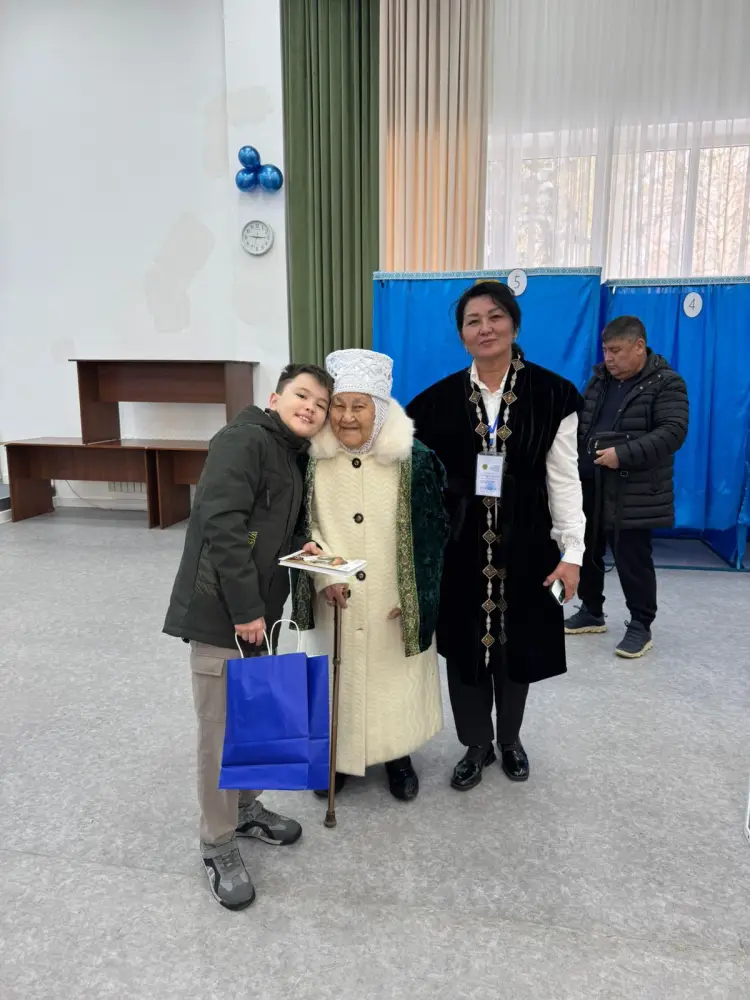 101-летняя жительница Алматы принимает участие в республиканском референдуме {city2}