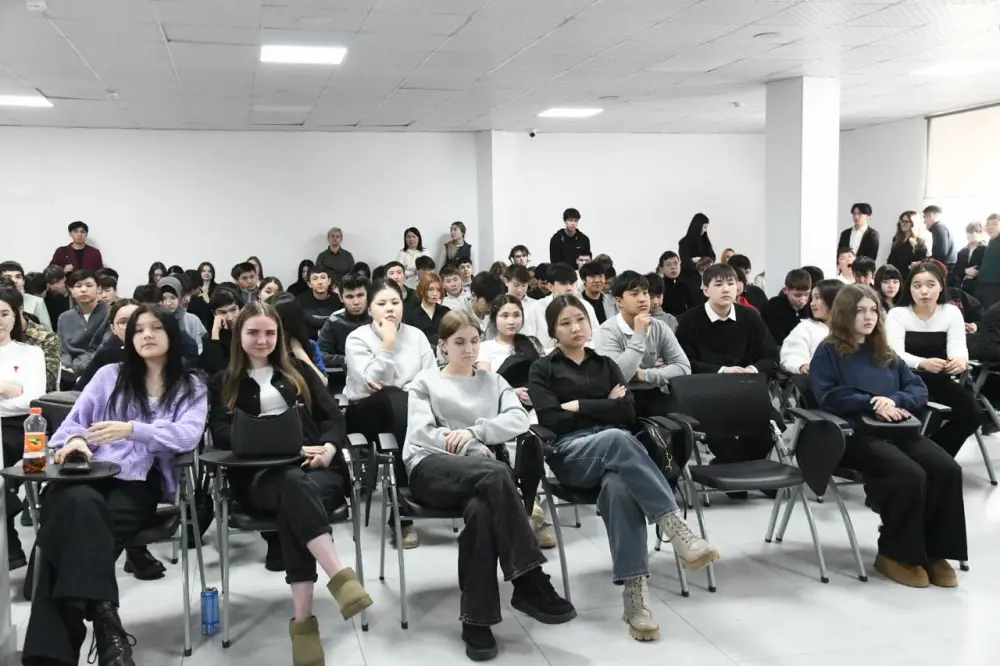 О переработке мусора и ответственном потреблении рассказали столичным студентам (4)