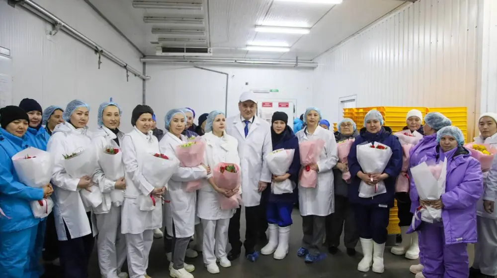 Аким ВКО поздравил с наступающим 8 Марта женщин, которые вносят особый вклад в развитие региона {city2}