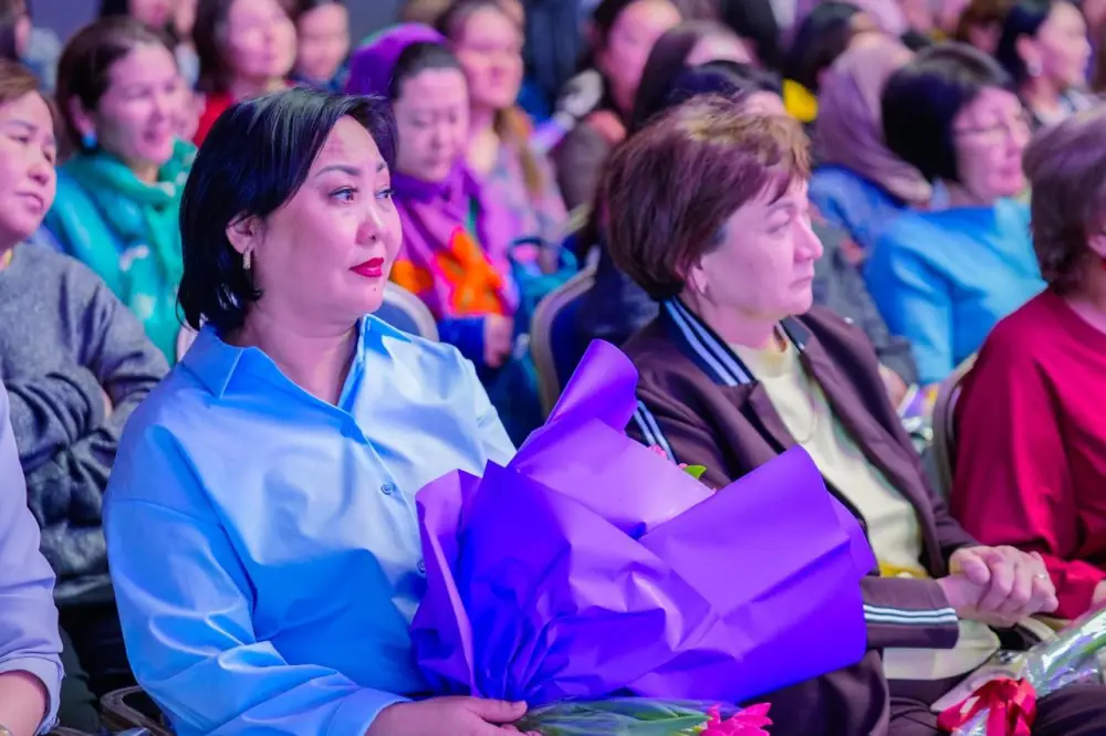 «Женщина – сердце мира»: в Астане прошел праздничный концерт {city2}