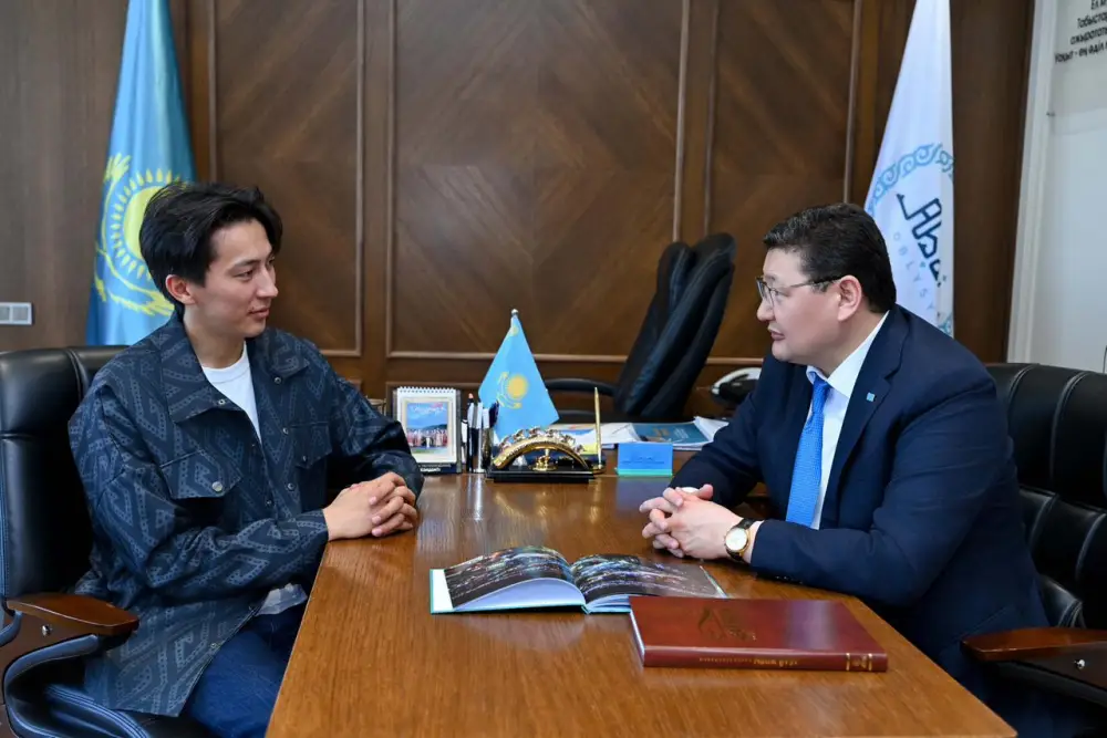 Аким области встретился с travel-блогером Дастаном Мухамедрахымом (4)
