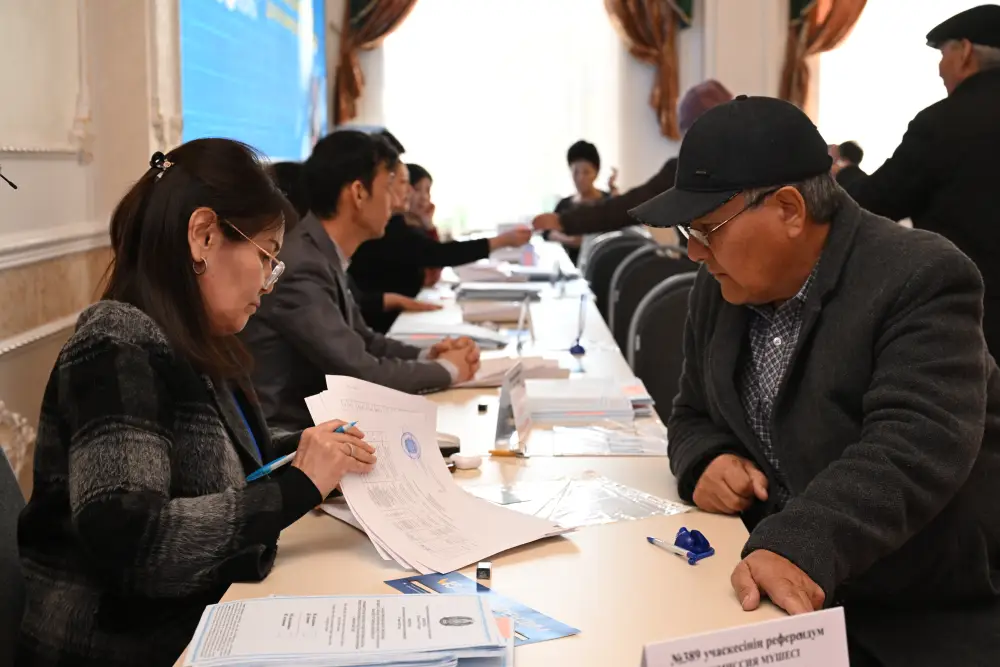 «Я проголосовал за процветание нашей страны»: аким области Жетісу принял участие в референдуме (4)