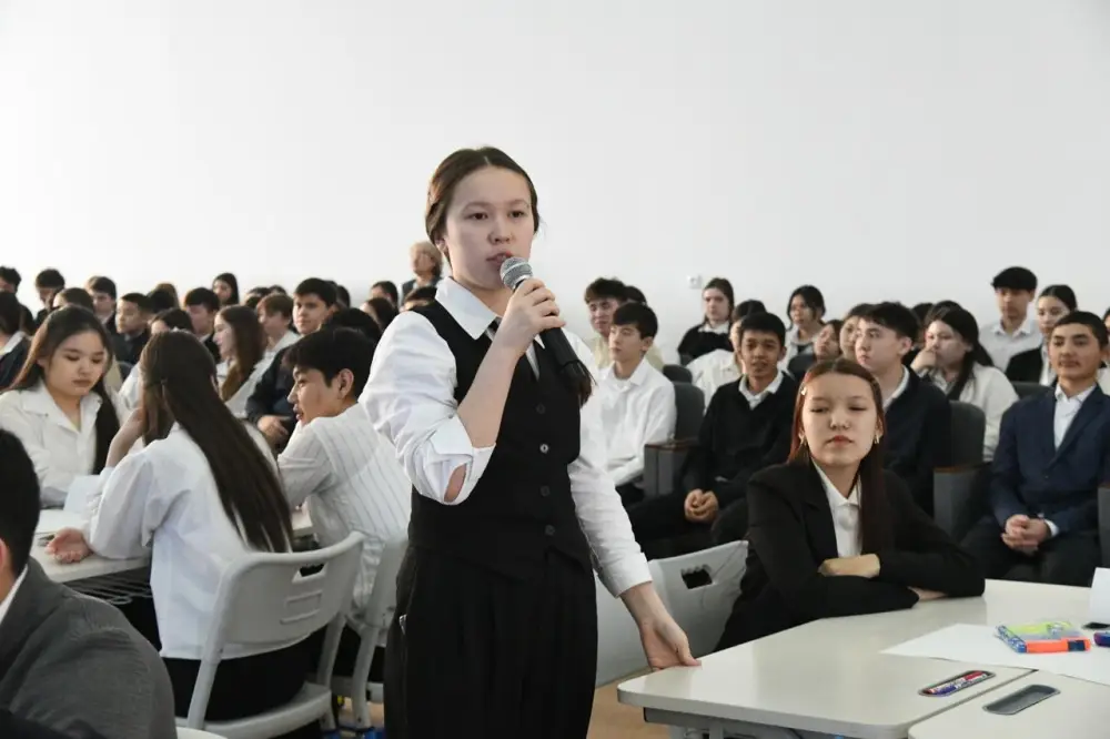 В Астане школьникам продемонстрировали последствия нарушения закона через кино (4)