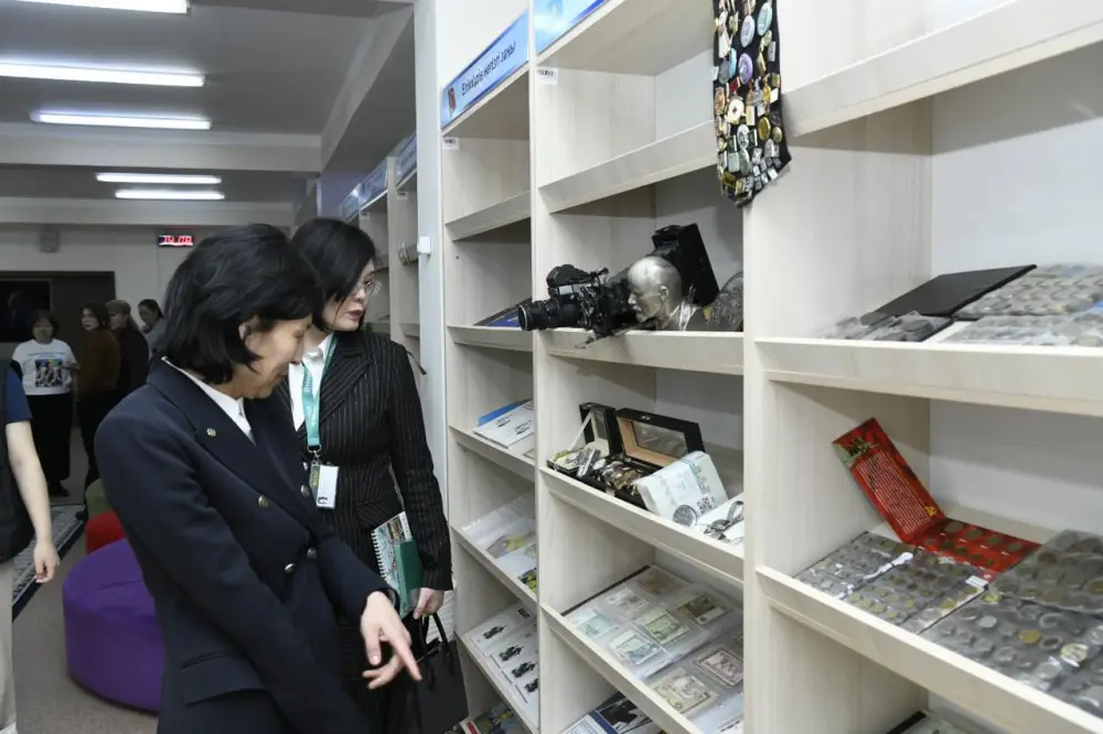 «Закон и порядок»: необычную коллекцию ученика презентовали в столичной школе (3)