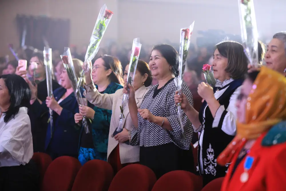 В честь Международного женского дня – 8 Марта в Өнер орталығы прошел праздничный концерт (8)