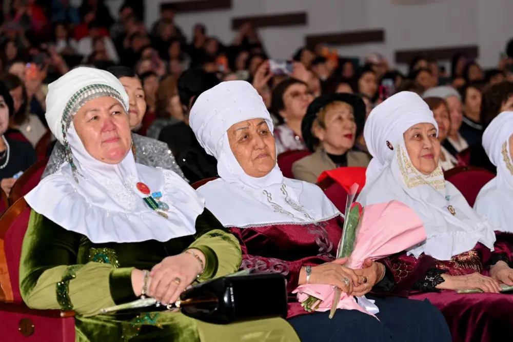 В Семее состоялось торжественное мероприятие, посвященное 8 Марта {city2}