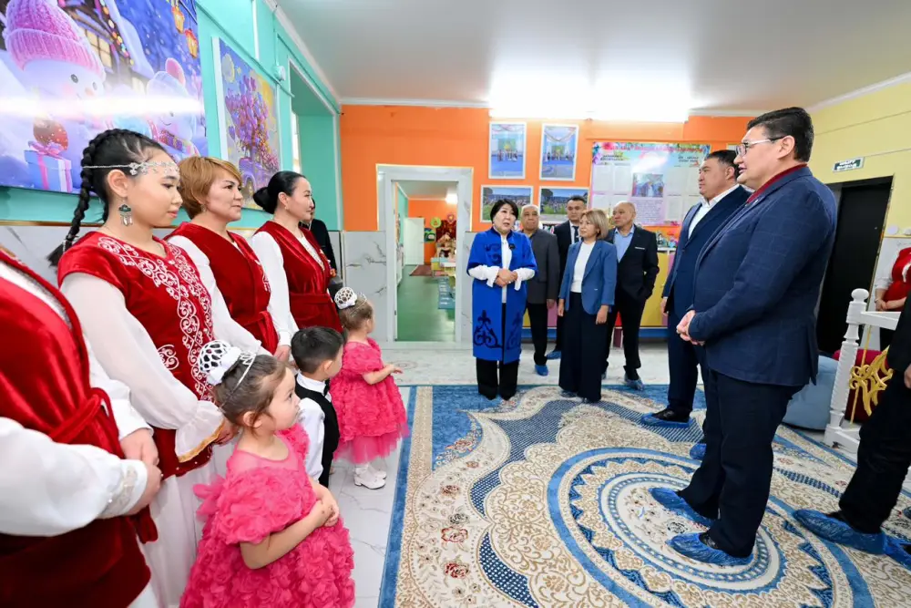 Аким проверил, как учат в Аягозе! {city2}