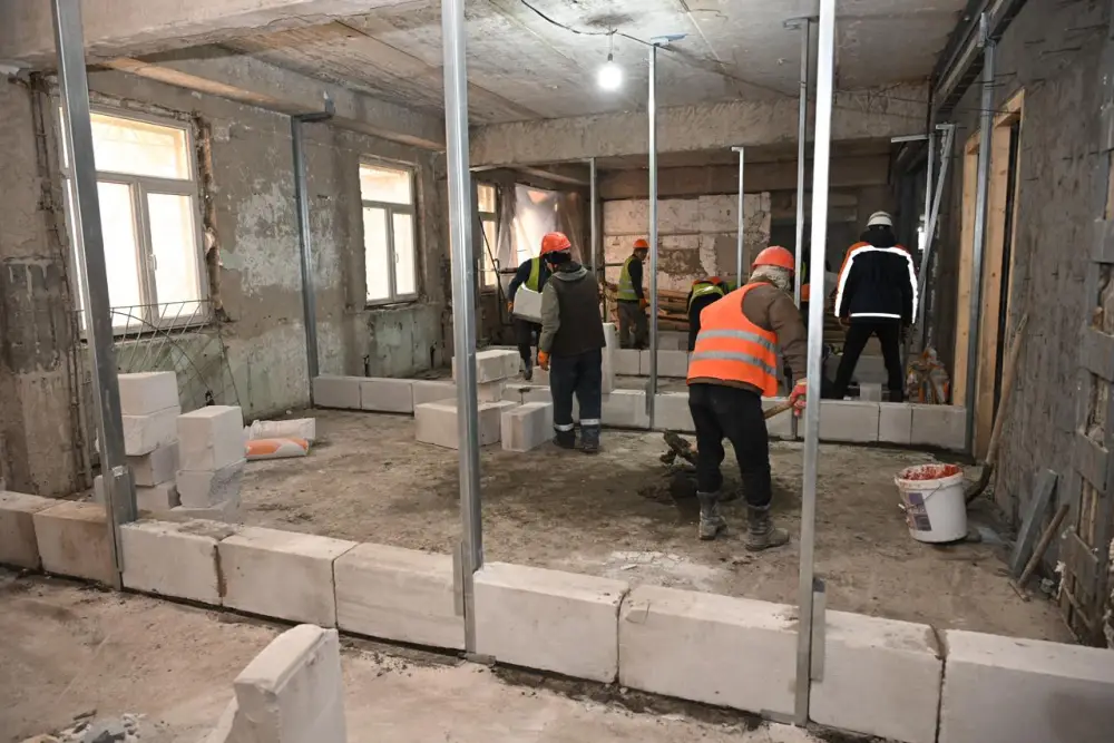 Аким Алматы проверил ход модернизации больницы №7 и строительство новых объектов (3)