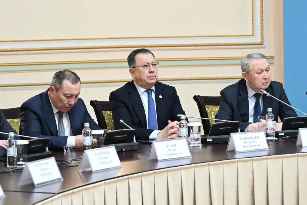 Обсуждение новой Конституции в Алматы с участием акима и ученых {city2}