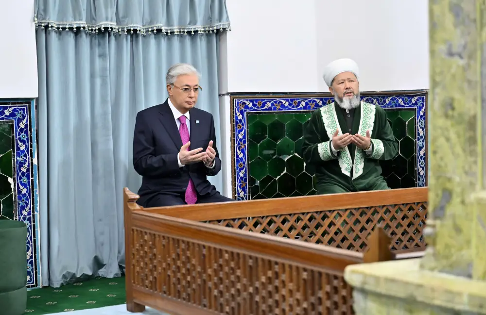 Тайны мавзолея Яссауи: что скрывают стены? {city2}