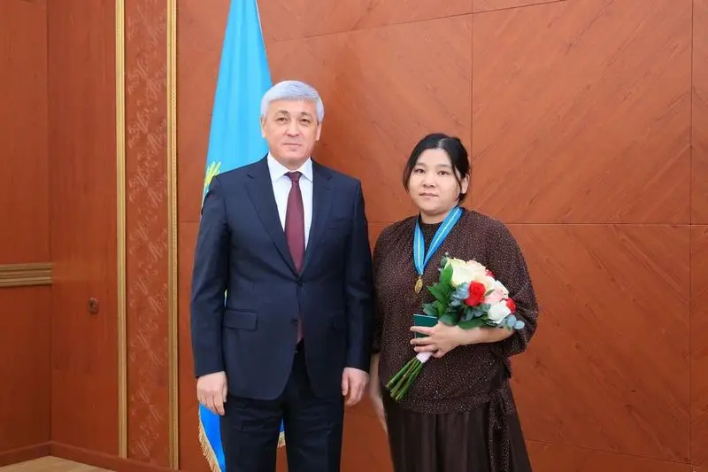 Ермаганбет Булекпаев поздравил женщин Карагандинской области с 8 Марта {city2}