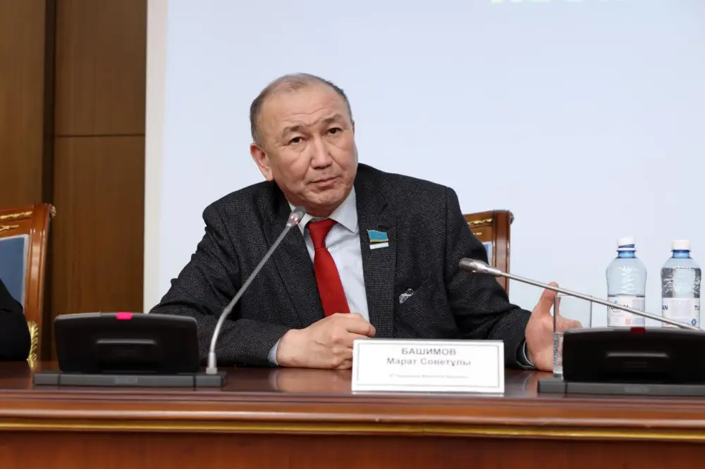 Сотрудникам Министерства просвещения разъяснили положения проекта новой Конституции {city2}